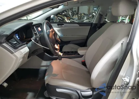 2018 Hyundai Sonata Se z USA, uszkodzony, nr VIN 5NPE24AF3JH686534